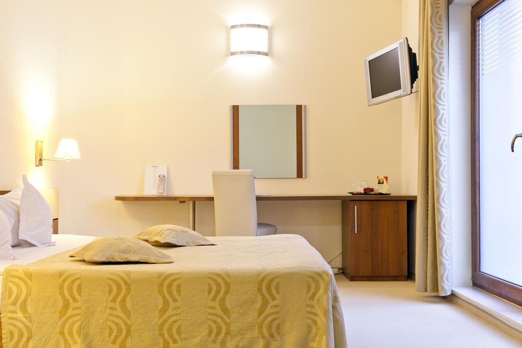 Euro Hotels Gara De Nord Bukarest Exteriör bild