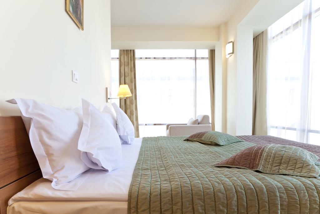 Euro Hotels Gara De Nord Bukarest Exteriör bild