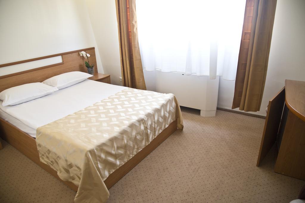 Euro Hotels Gara De Nord Bukarest Exteriör bild