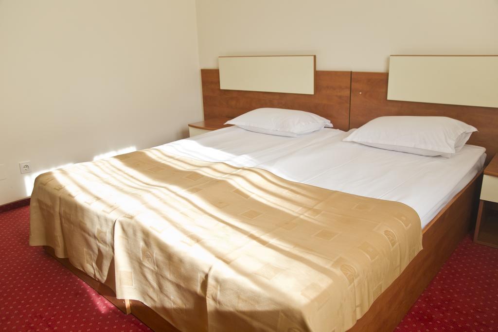 Euro Hotels Gara De Nord Bukarest Exteriör bild